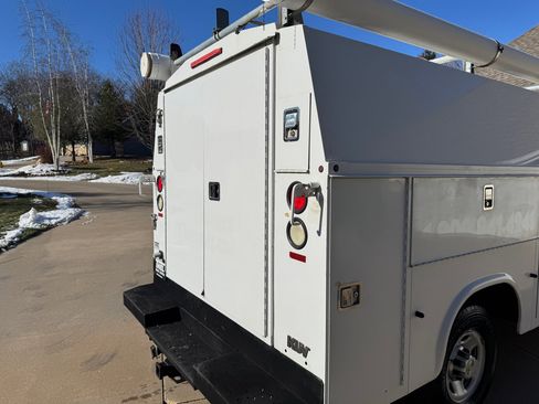 Used 2011 Chevrolet Express 3500 image 37