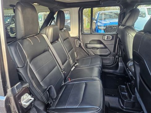 Used 2020 Jeep Wrangler Unlimited Sahara image 16