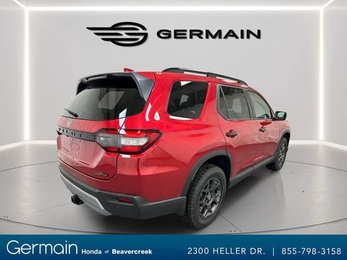 Used 2025 Honda Pilot TrailSport image 8