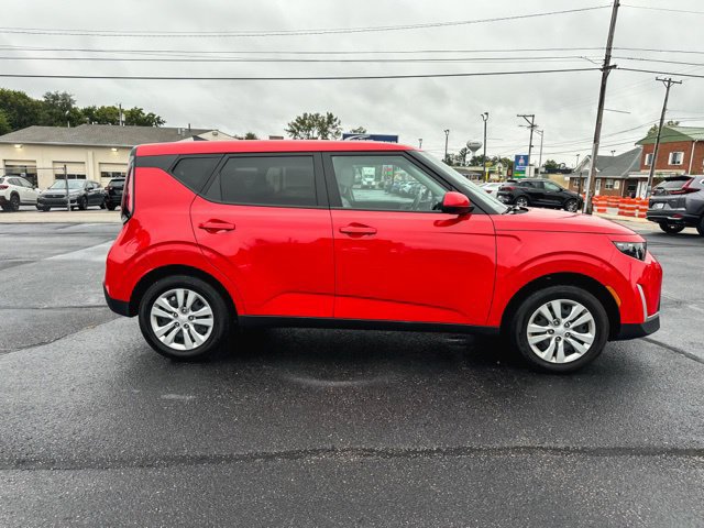 Used 2025 Kia Soul LX FWD image 9