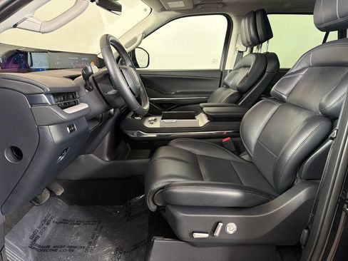 Used 2025 Lincoln Navigator Reserve AWD/4WD image 17