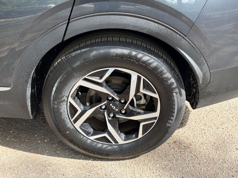 Used 2025 Kia Sportage LX FWD image 28