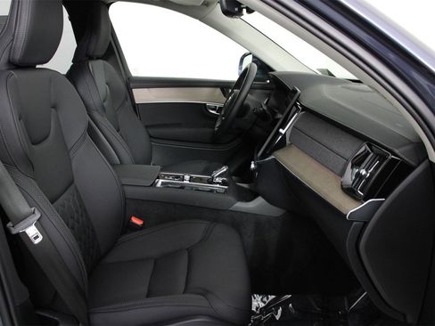 Certified 2025 Volvo XC90 B6 Plus w/ Protection Package Premier image 29