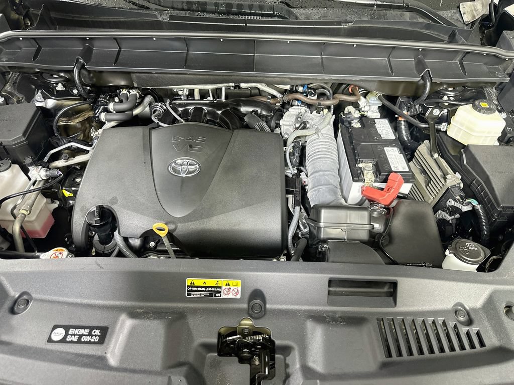 Used 2022 Toyota Highlander XLE AWD/4WD image 10