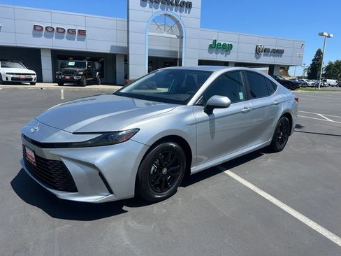 Used 2025 Toyota Camry LE FWD image 5