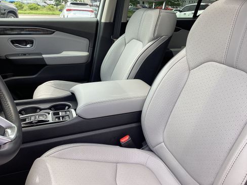 Used 2025 Honda Pilot Elite image 12