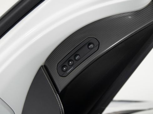 Used 2016 McLaren 675LT Spider image 12