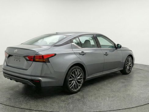 Used 2025 Nissan Altima 2.5 SV image 9