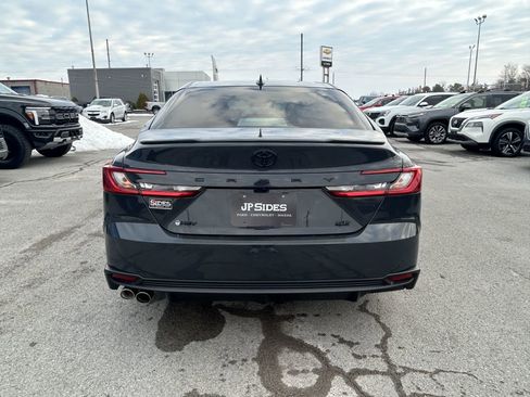 Used 2025 Toyota Camry SE w/ Convenience Package image 8