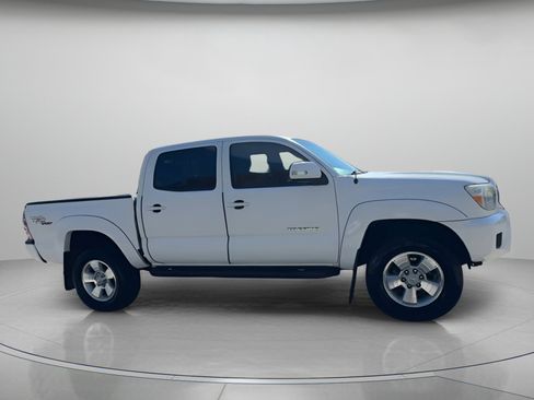 Used 2013 Toyota Tacoma PreRunner image 34