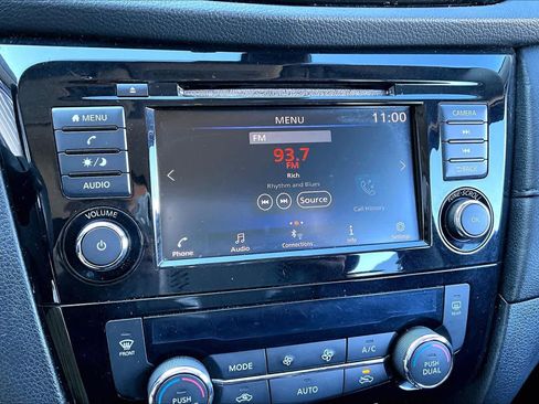 Used 2019 Nissan Rogue SV image 30