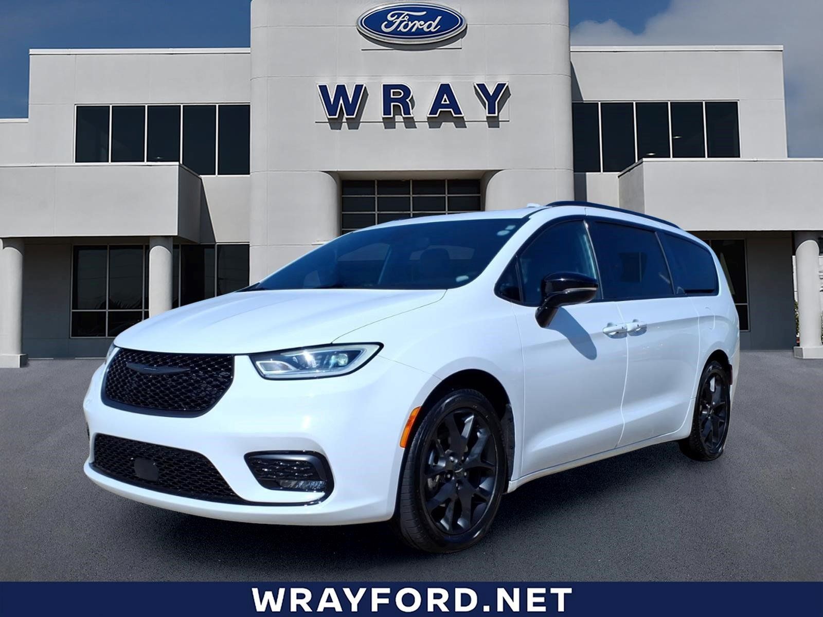 Used 2025 Chrysler Pacifica Limited FWD image 1