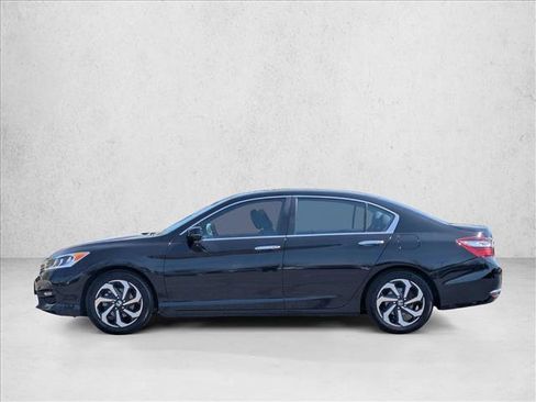 Used 2017 Honda Accord EX image 9
