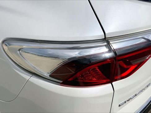 Used 2022 Buick Enclave Essence w/ Sport Touring Edition FWD image 27
