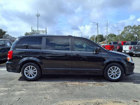 Used 2020 Dodge Grand Caravan SXT image 8