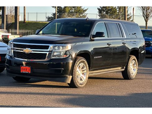 Used 2019 Chevrolet Suburban LT image 10