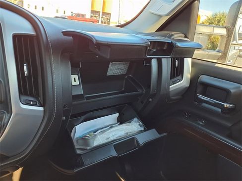 Used 2019 GMC Sierra 2500 SLE image 29