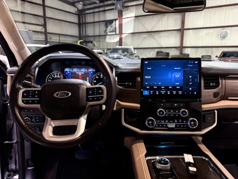 Used 2024 Ford Expedition Max Limited image 30