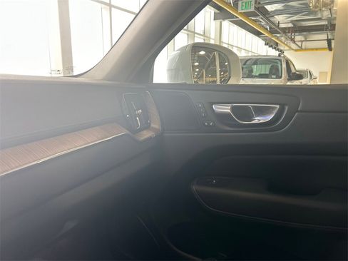 Certified 2023 Volvo XC60 B5 Ultimate w/ Climate Package image 18