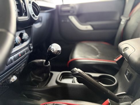 Used 2015 Jeep Wrangler Unlimited Rubicon w/ Max Tow Package image 28