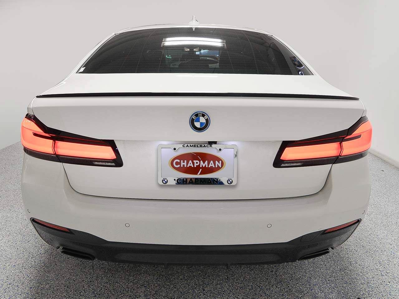 Used 2023 BMW 530e w/ M Sport Package RWD image 4
