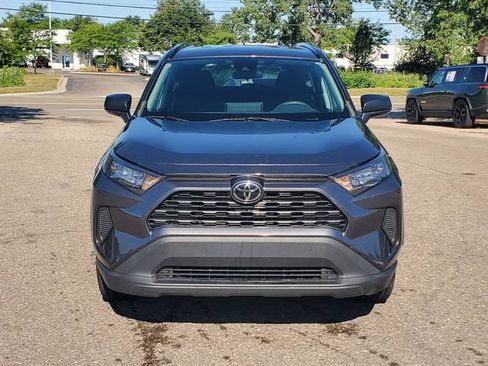 Used 2021 Toyota RAV4 LE AWD/4WD image 2