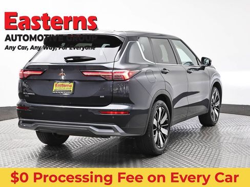 Used 2025 Mitsubishi Outlander SE FWD image 5