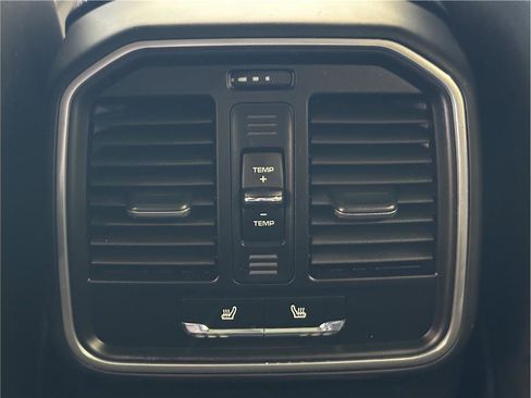 Used 2018 Porsche Macan Sport Edition image 20