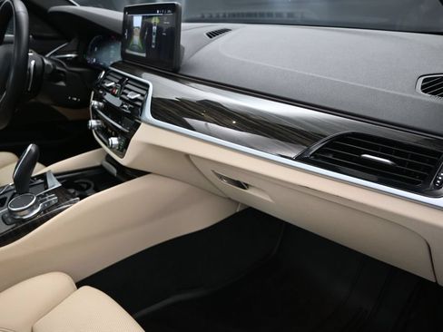 Used 2023 BMW 530i w/ Premium Package RWD image 19