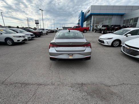 Used 2021 Hyundai Elantra SEL FWD image 4