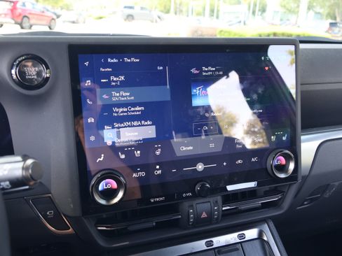 Used 2026 Lexus GX 550 w/ Accessory Package (2T) AWD/4WD image 24