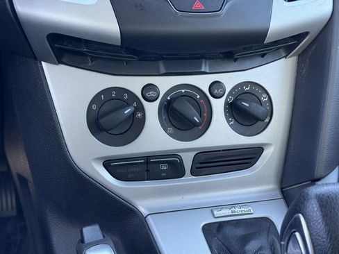 Used 2014 Ford Focus SE w/ SE Winter Package image 11