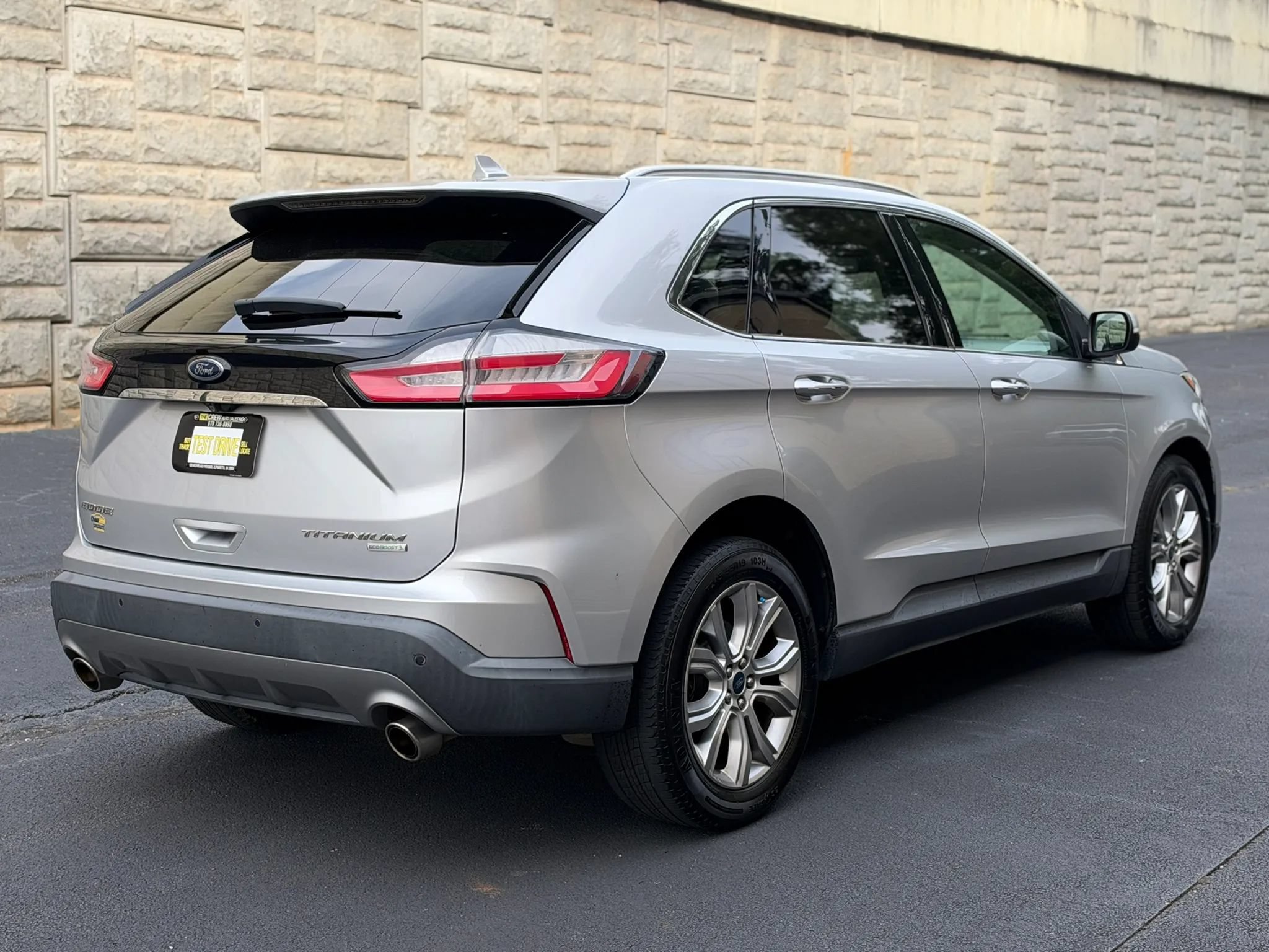 Used 2019 Ford Edge Titanium FWD image 7