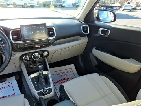 Used 2024 Hyundai Venue SEL image 10
