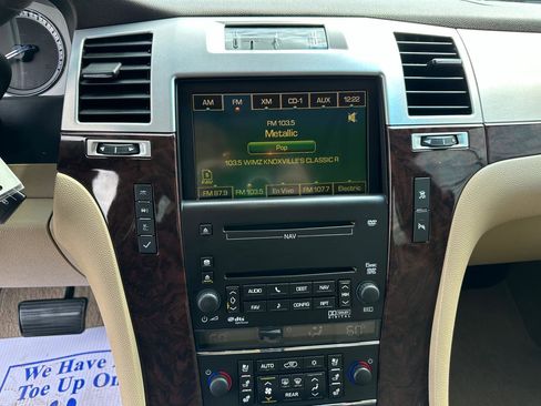 Used 2009 Cadillac Escalade AWD image 17