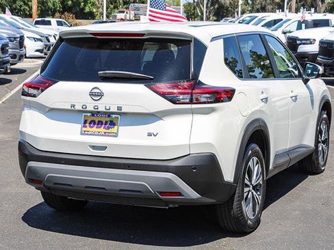Used 2023 Nissan Rogue SV image 4