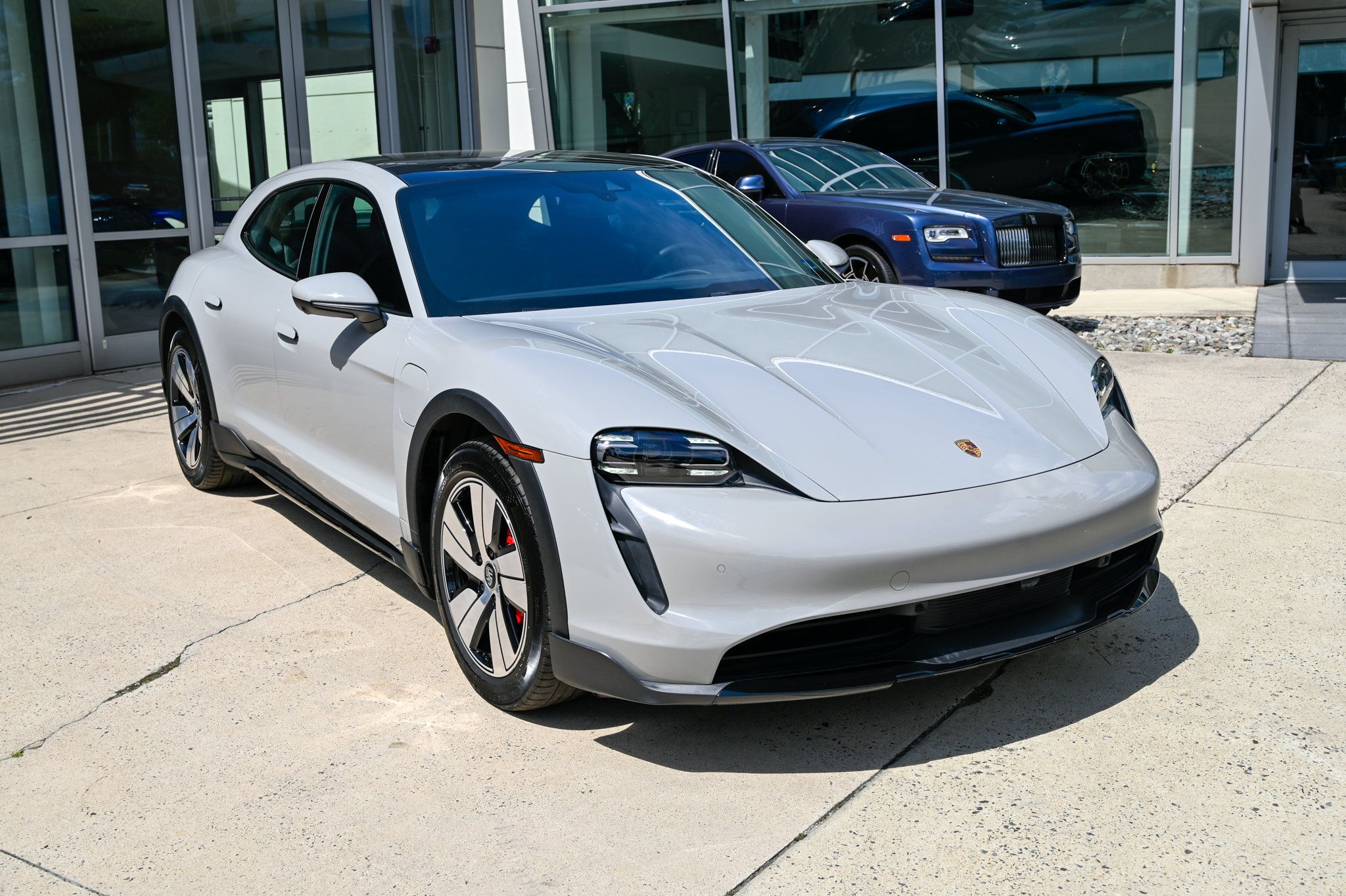 Used 2023 Porsche Taycan 4S AWD/4WD image 3