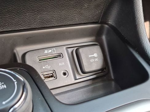 Used 2018 Jeep Cherokee Latitude Plus AWD/4WD image 29