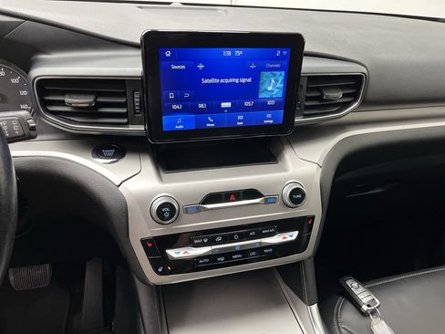 Certified 2022 Ford Explorer XLT w/ Equipment Group 202A AWD/4WD image 19