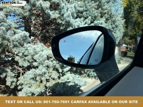 Used 2024 Chrysler Pacifica Select image 22