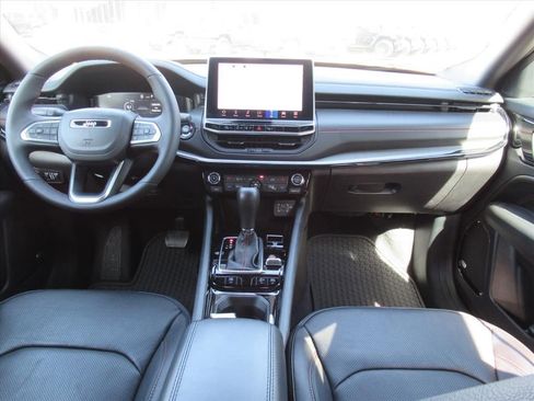 Certified 2025 Jeep Compass Trailhawk w/ Trailhawk Elite Group image 12