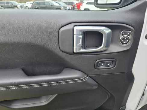 Used 2021 Jeep Wrangler Unlimited Sahara w/ Uconnect 4C Nav & Sound Group image 11