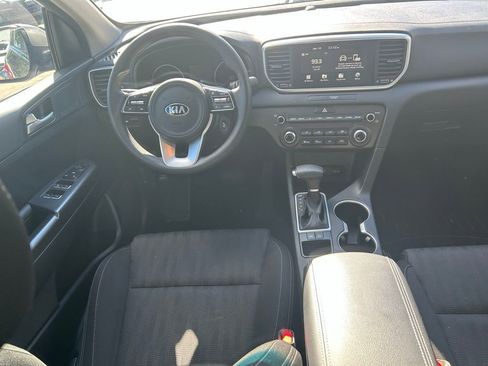 Used 2022 Kia Sportage LX image 9