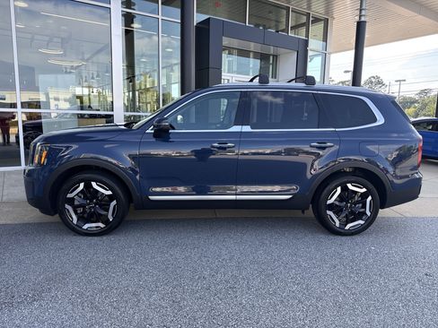 Used 2024 Kia Telluride S w/ S Sunroof Package FWD image 2