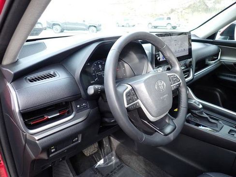 Certified 2024 Toyota Grand Highlander XLE image 14