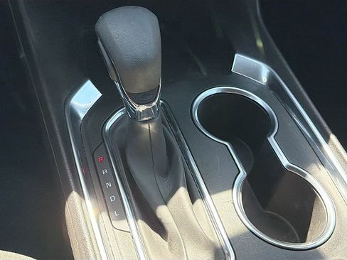 Used 2023 Chevrolet Traverse LT image 16