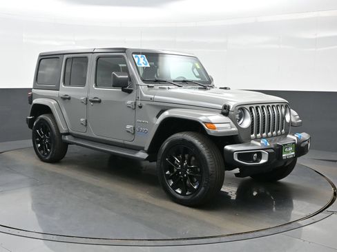 Used 2023 Jeep Wrangler Unlimited Sahara w/ Cold Weather Group AWD/4WD image 11