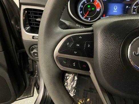 Used 2022 Jeep Cherokee Limited AWD/4WD image 12