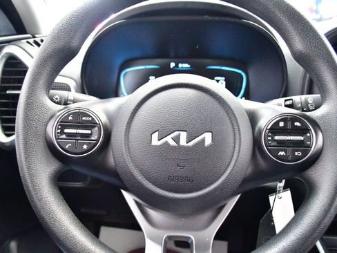 Used 2025 Kia Soul LX w/ LX Technology Package FWD image 19