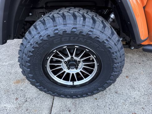 New 2025 Jeep Gladiator Sport image 29